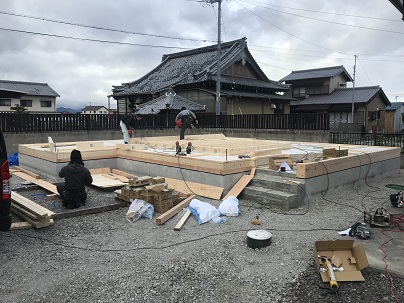 三重県津市にて新築工事　クレーン作業！