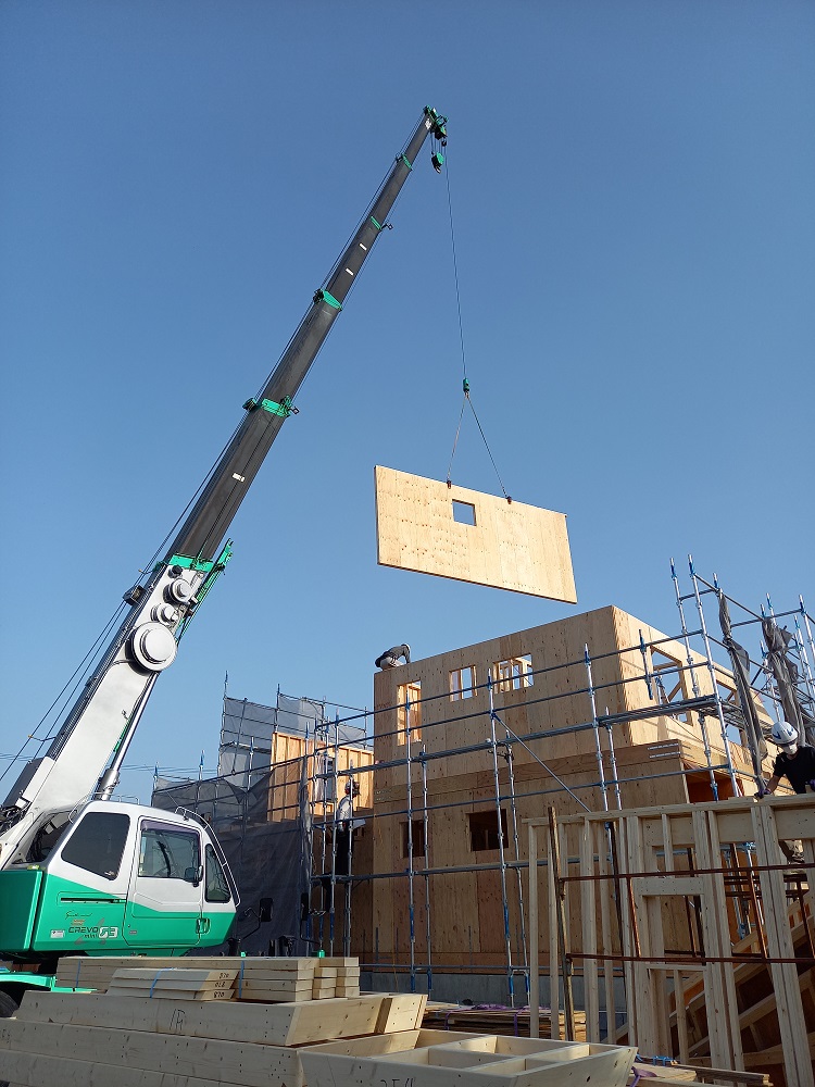 三重県伊勢市にてクレーン作業！